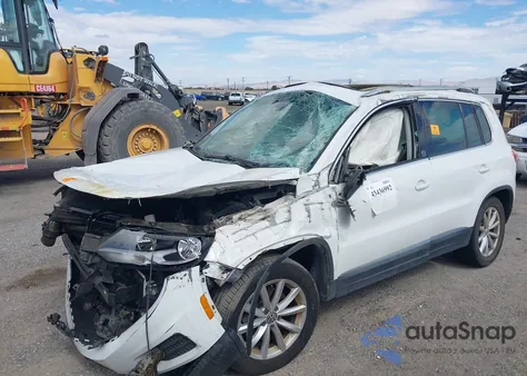 2017 Volkswagen Tiguan 2.0T Wolfsburg Edition z USA, uszkodzony, nr VIN WVGRV7AX8HK019095